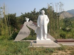艺术碑雕|青山绿水间，傅作义将军纪念碑熠熠生辉