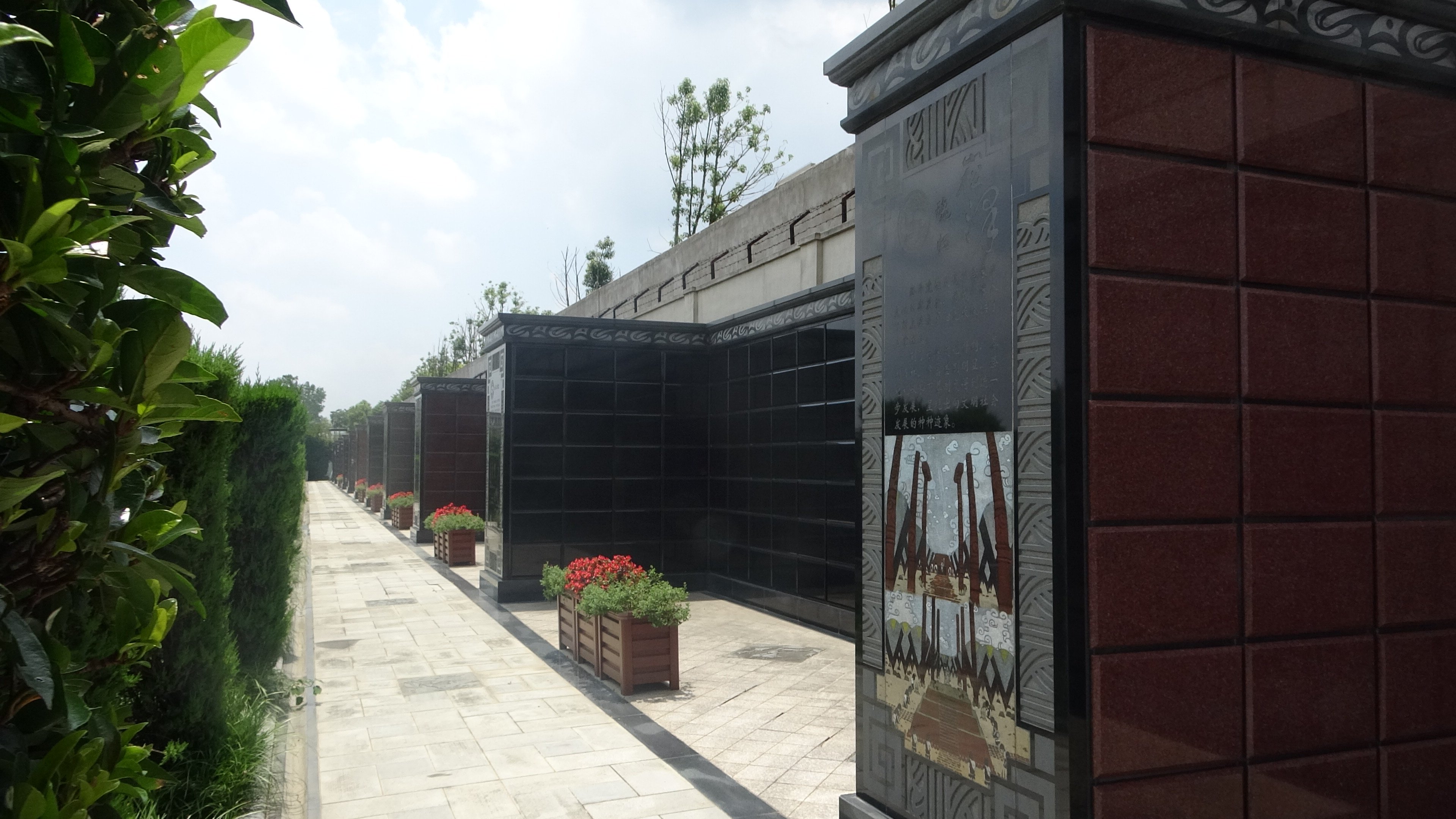 崧泽人文廊：生态环保理念下的新型壁葬景观